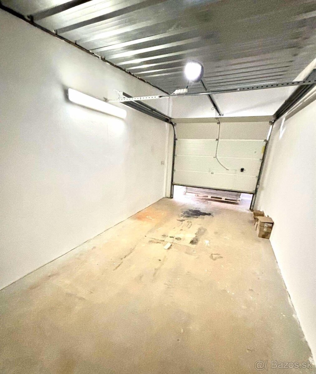 Garáž v parkovacom dome Skalica