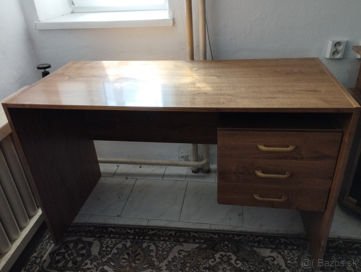Písací stolík