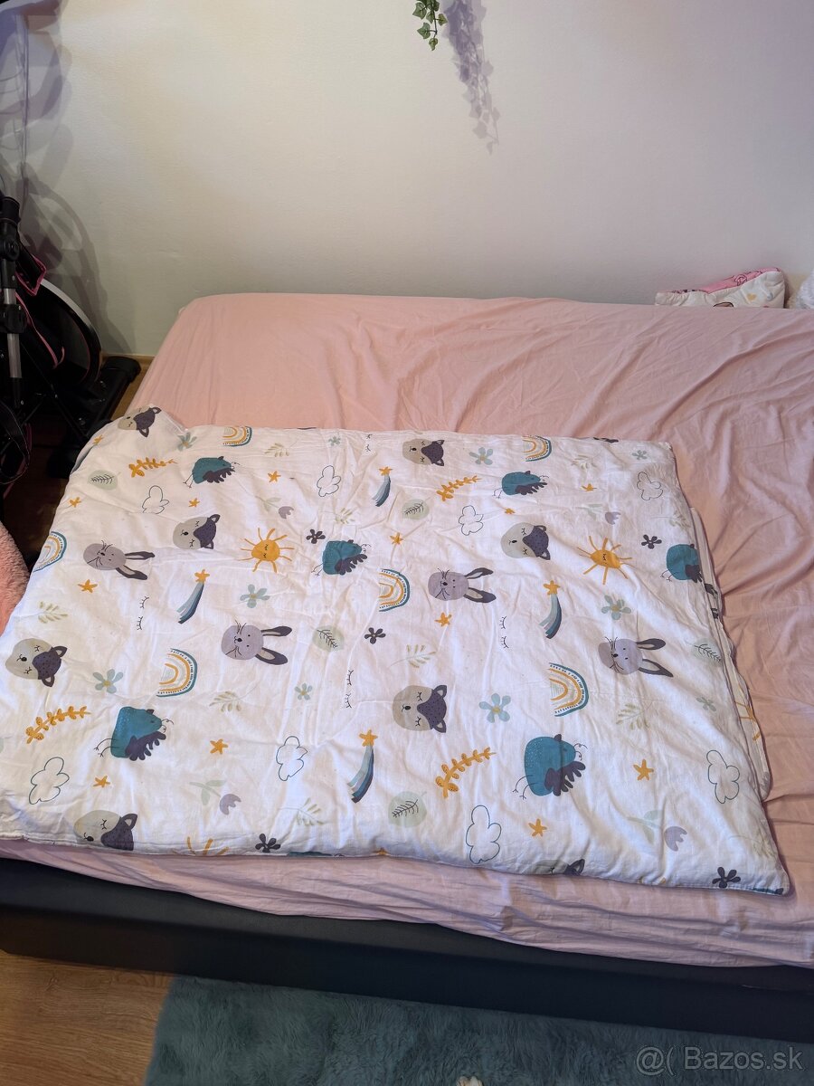 Paplon s poduskou a obliecky