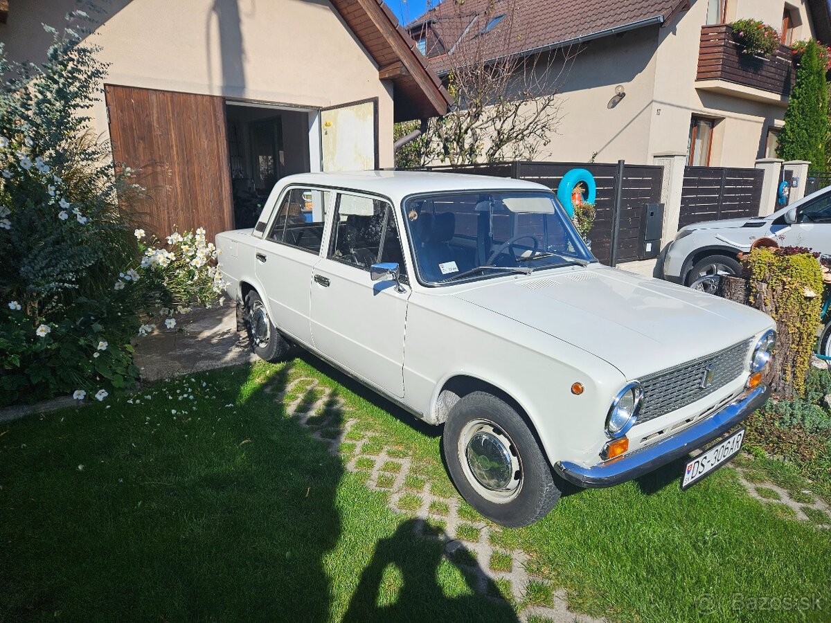 Lada 21011