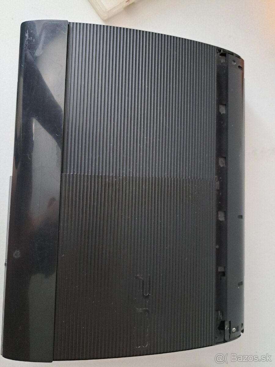 Predám playstation 3 + 2 ovládače + 3hry