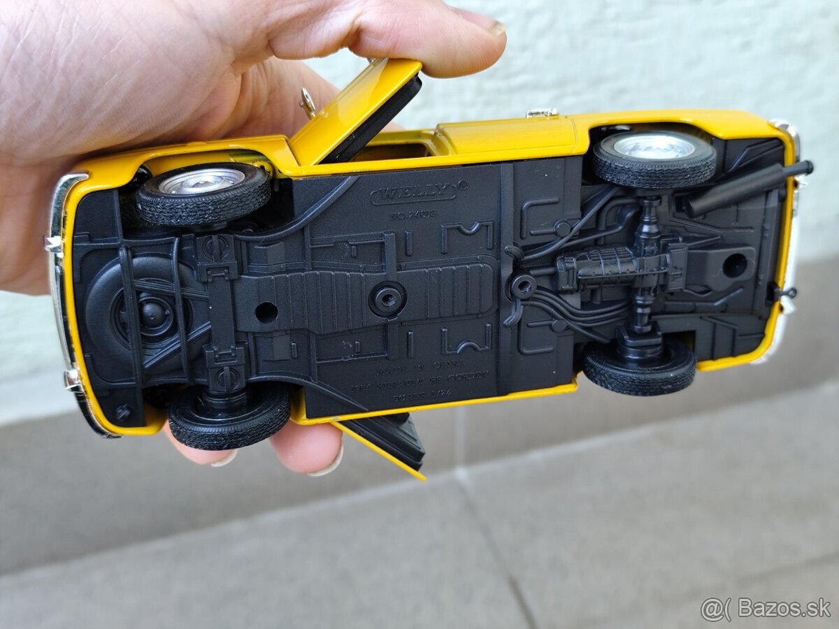 Predám 17 cm KOVOVÝ, NOVÝ model auta - Renault 8 Gordini v m