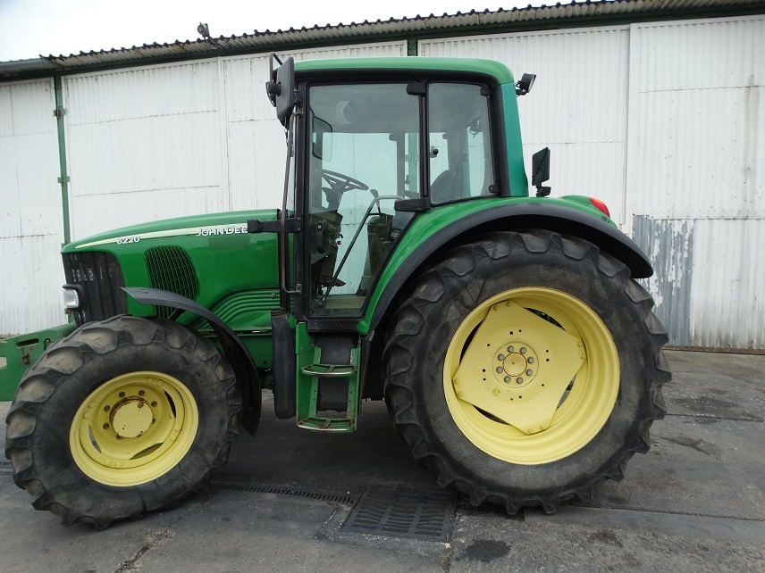 John Deere 6220