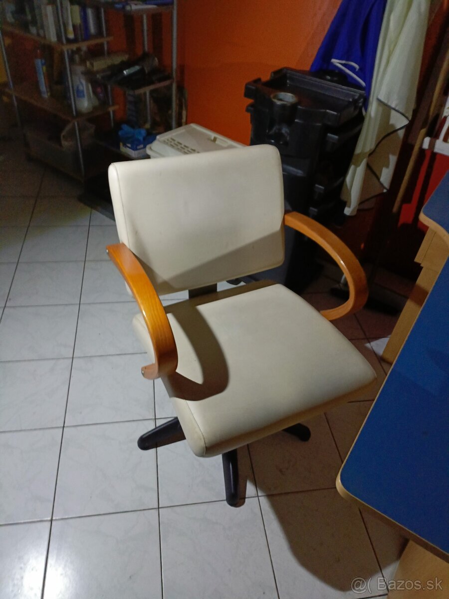Kadernicky nábytek