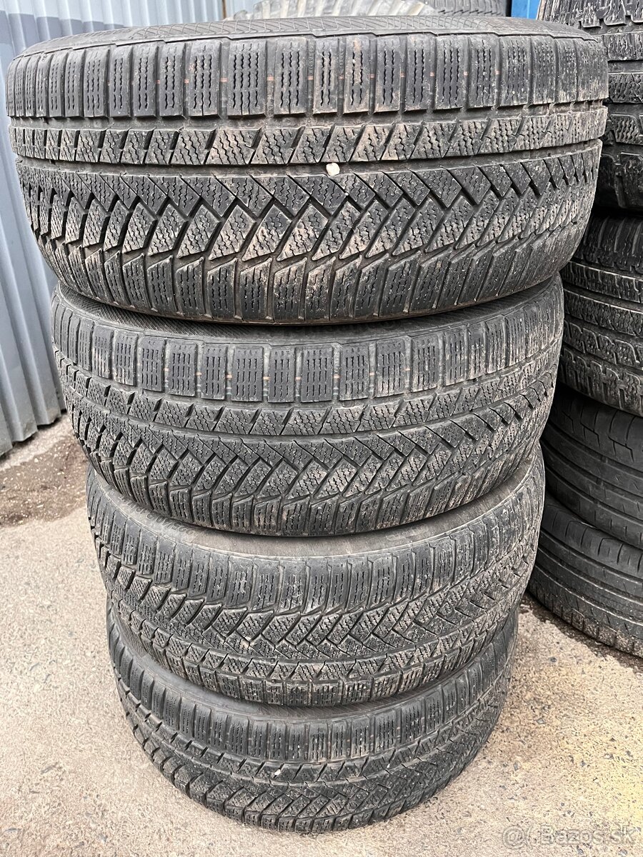 225/40 R18