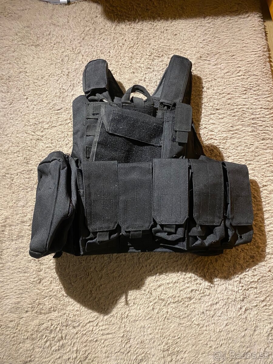 Čierna Airsoft vesta