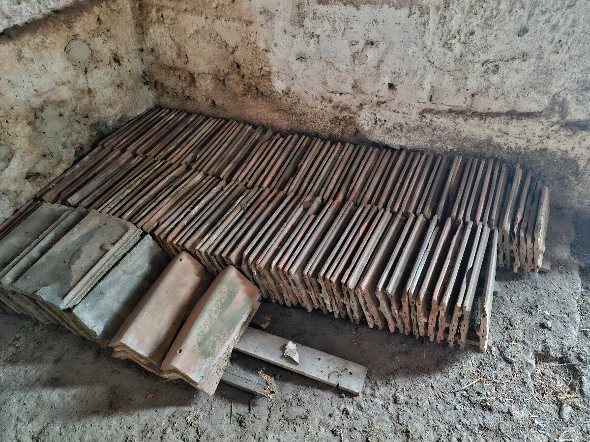 Stará palena škridla za odvoz