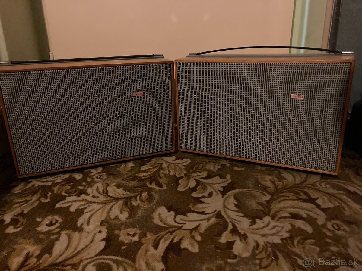 Tesla skelety od Meopta premietačky