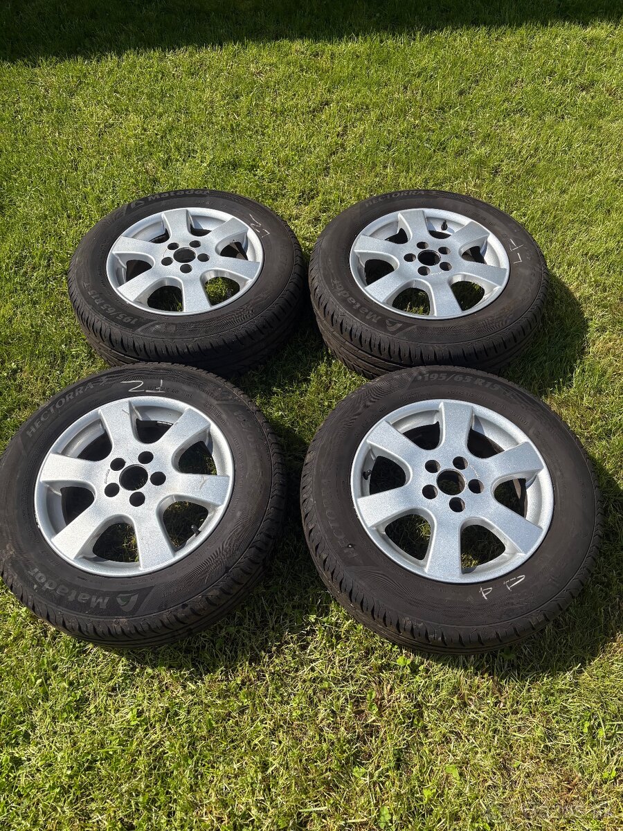 Matador Hectorra 3 (195/65 R15) s ALU diskami – elektróny.