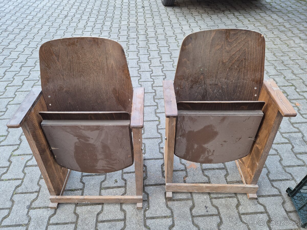 Kino retro sedenie