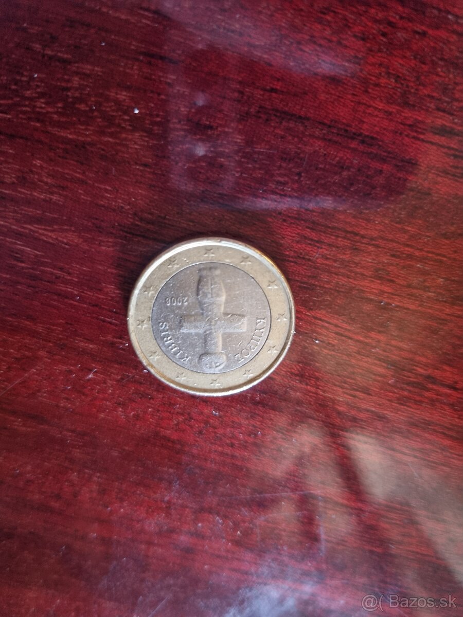 1 eurova minca s krížikom