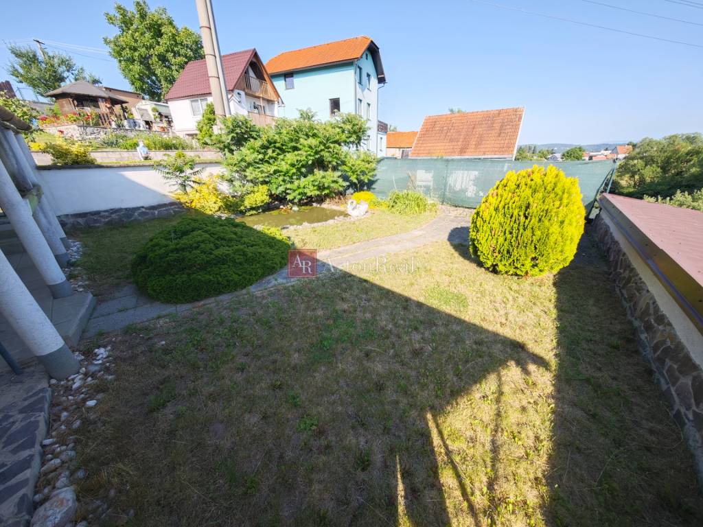 PREDAJ: DOM (CHALUPA) Sielnica, zastavaná plocha 400m2 vráta