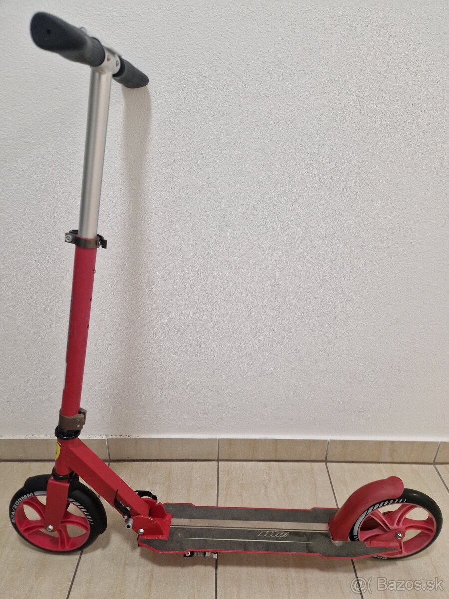 Kolobezka Scuderia Ferrari do 100kg
