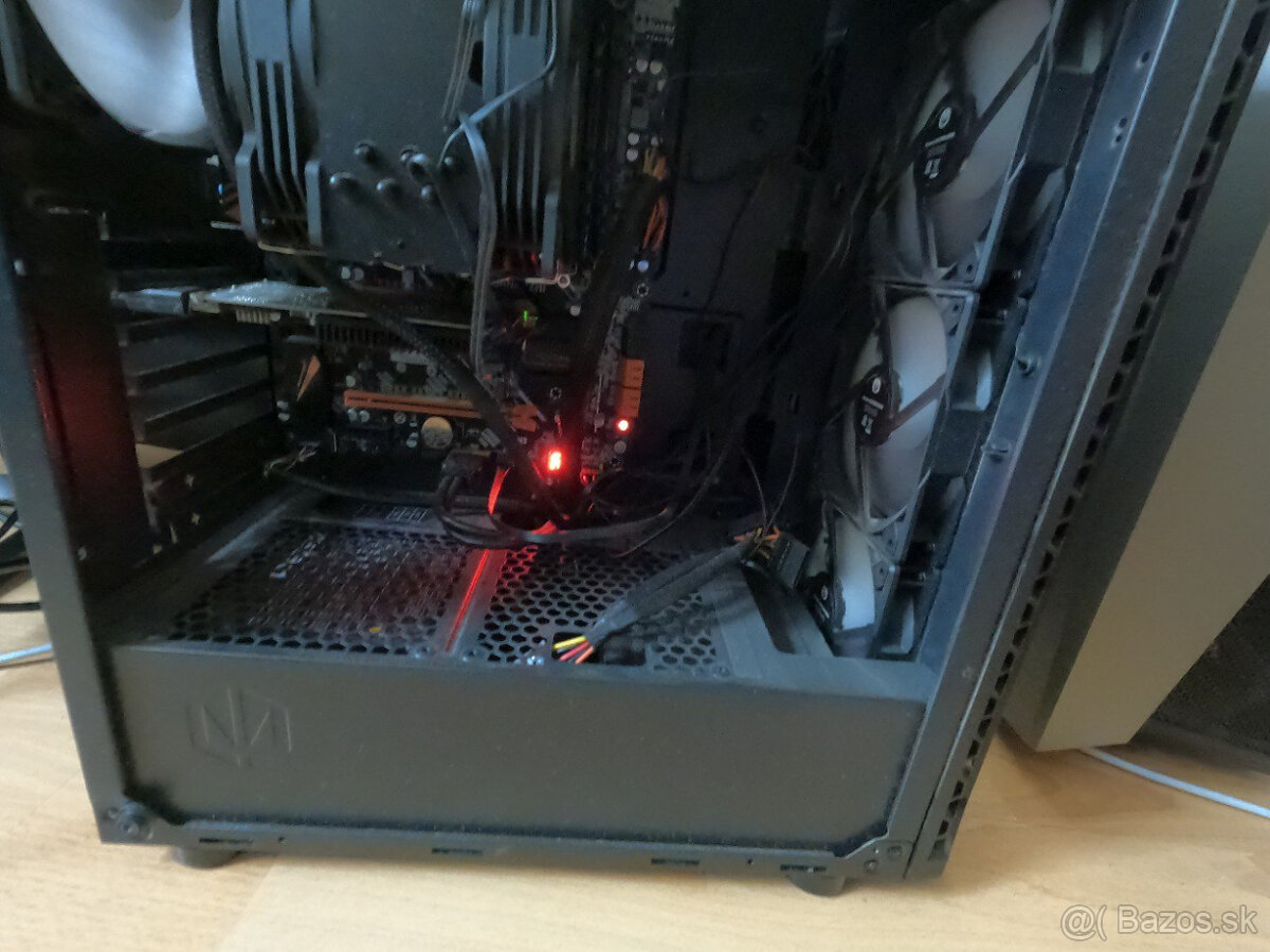 Výkonný počítač Xeon (48GB RAM)