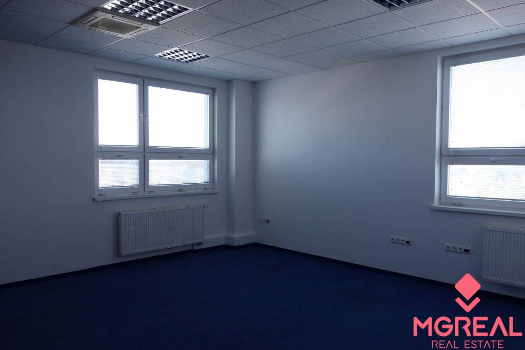 Menšie kancelárie, 25m2, 26m2, 28m2, so zázemím, výborná pol