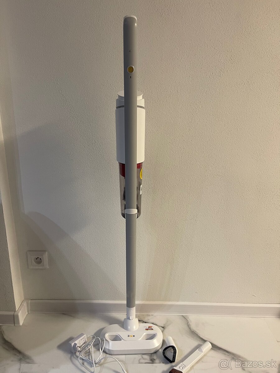 Ručný tycovy vysávač Illox