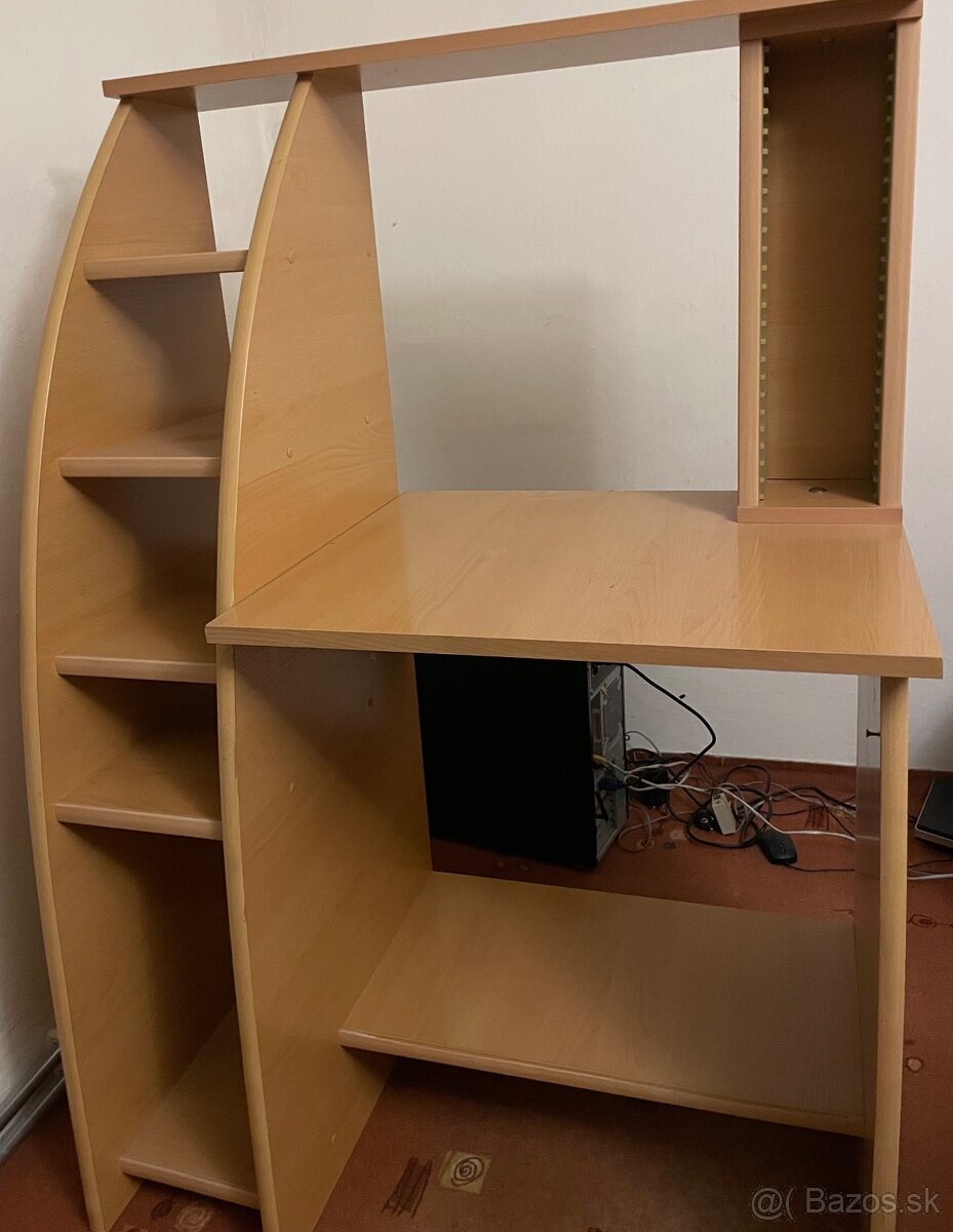 Písací stolík so stojanom ma CD