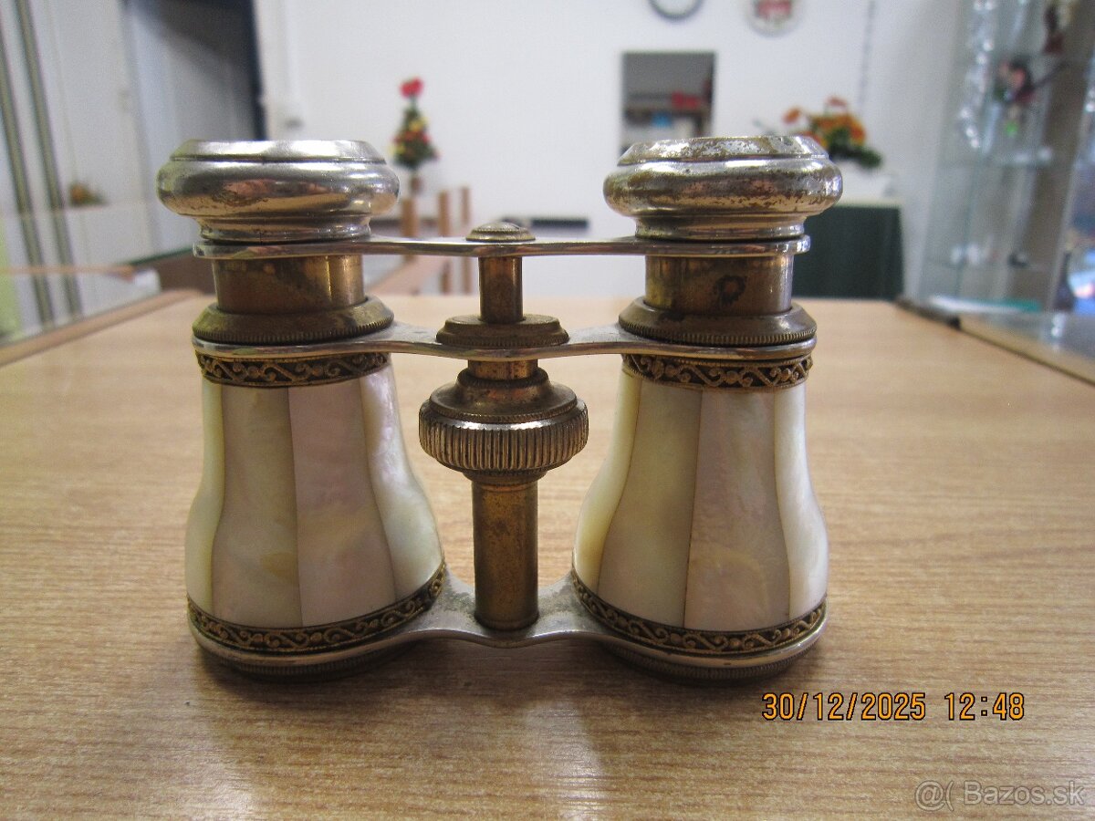 STAROŽITNÝ DIVADELNÝ ĎALEKOHĽAD S PERLEŤOU