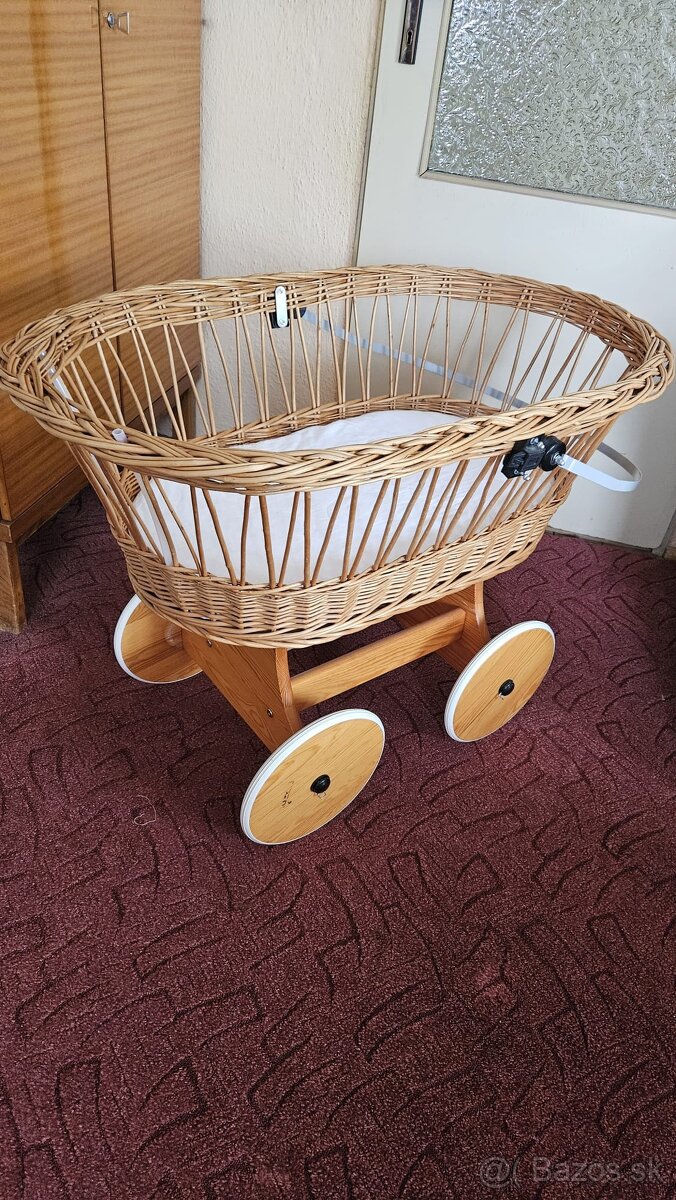 Prútený košík pre bábätko