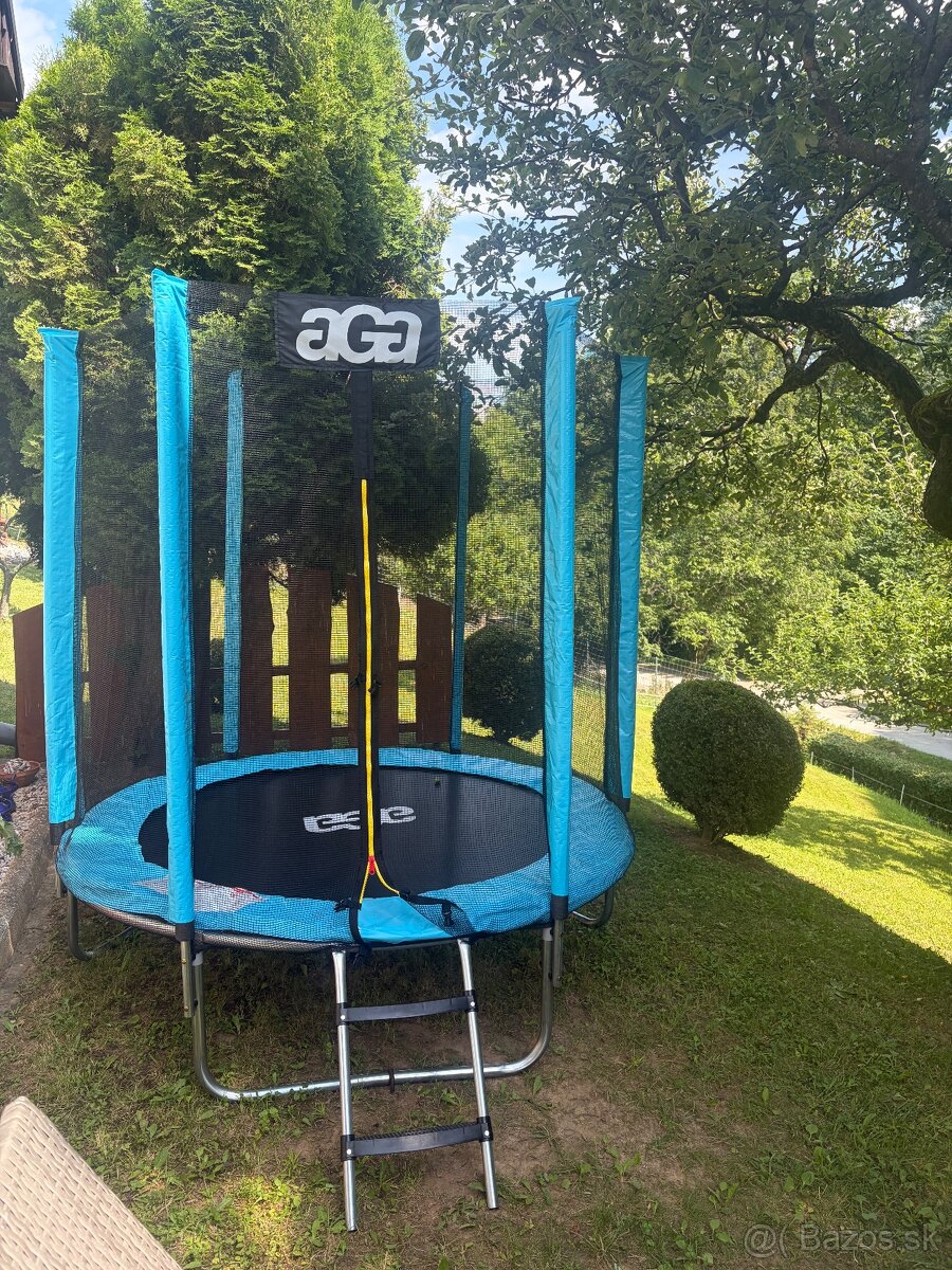 Trampolína