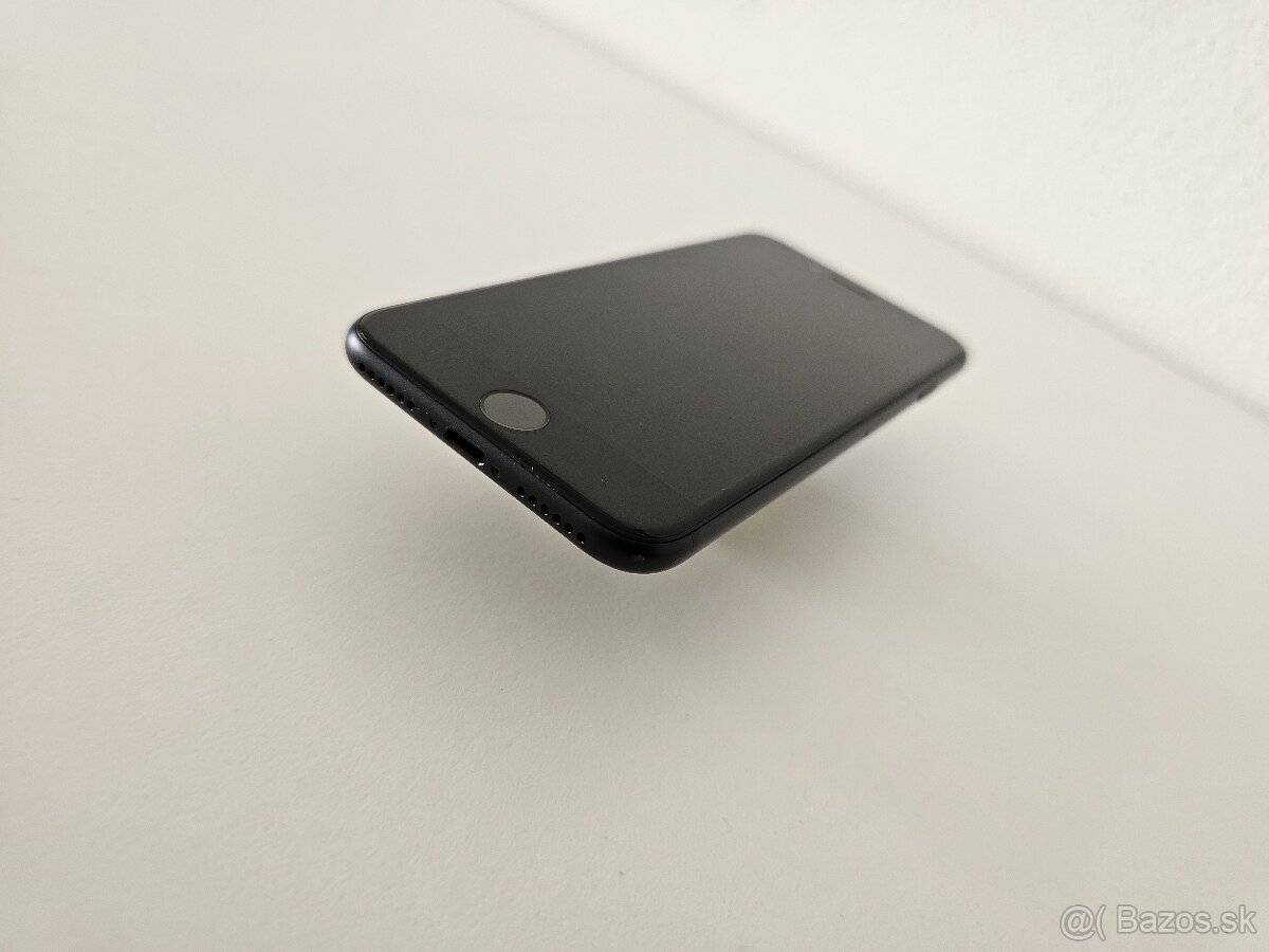 Apple iPhone SE 2020 100% batéria