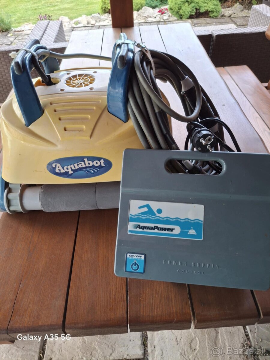 Aquabot automatický bazenový vysavač