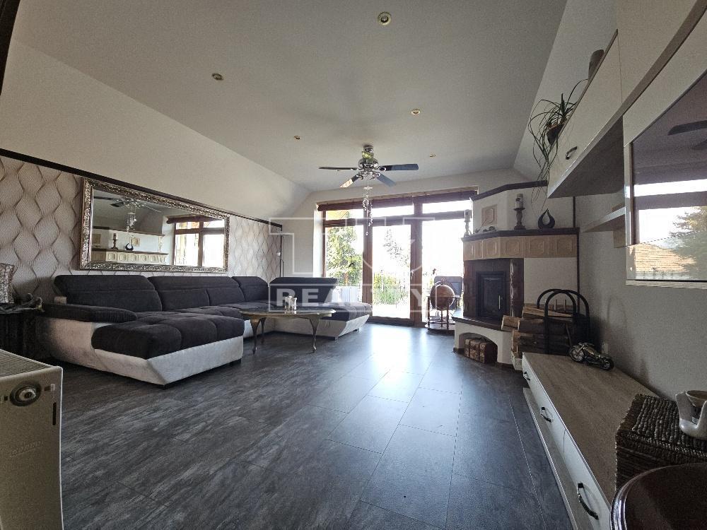 PRIEVIDZA / Apartmán - 3+1/ 85 m2/ TERASA 10m2, v...