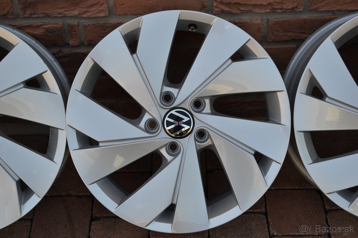 5x112 R17 Hlinikove disky Original VW Golf 8