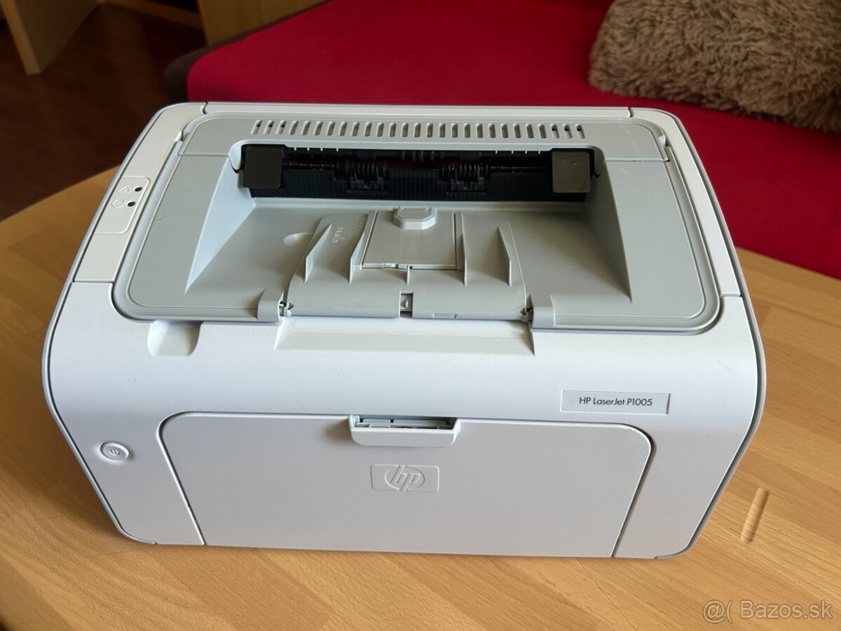 Predám plne funkčnú tlačiareň HP LaserJet P1005 s káblami.
