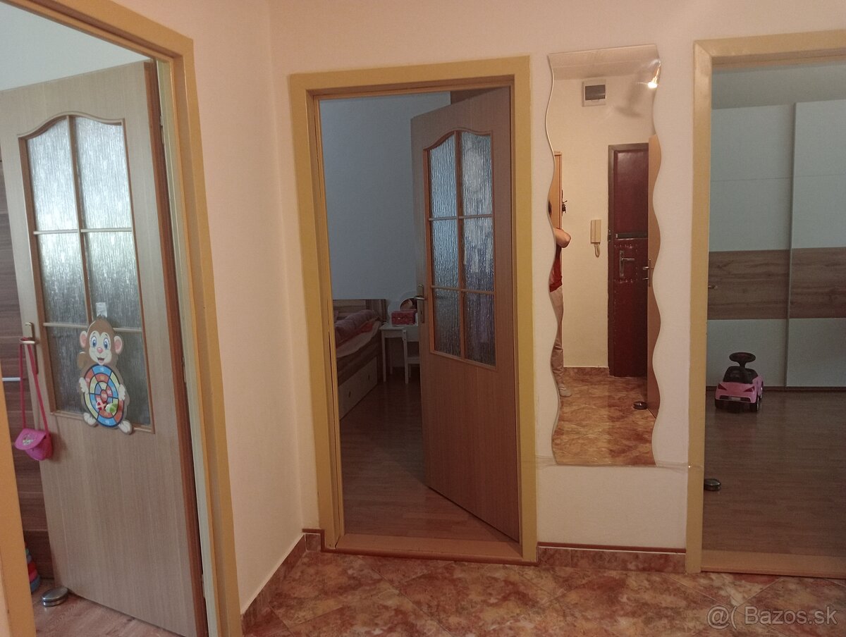 Predaj troj izbový byt v Senci s loggiou a pivnicou