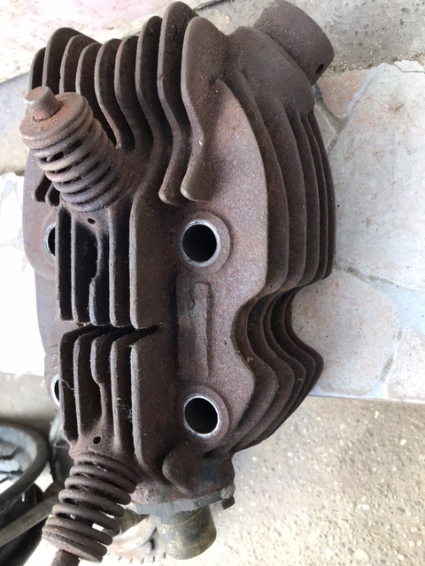 NSU 351 S/OS liatinová hlava na vlásenkové pružiny