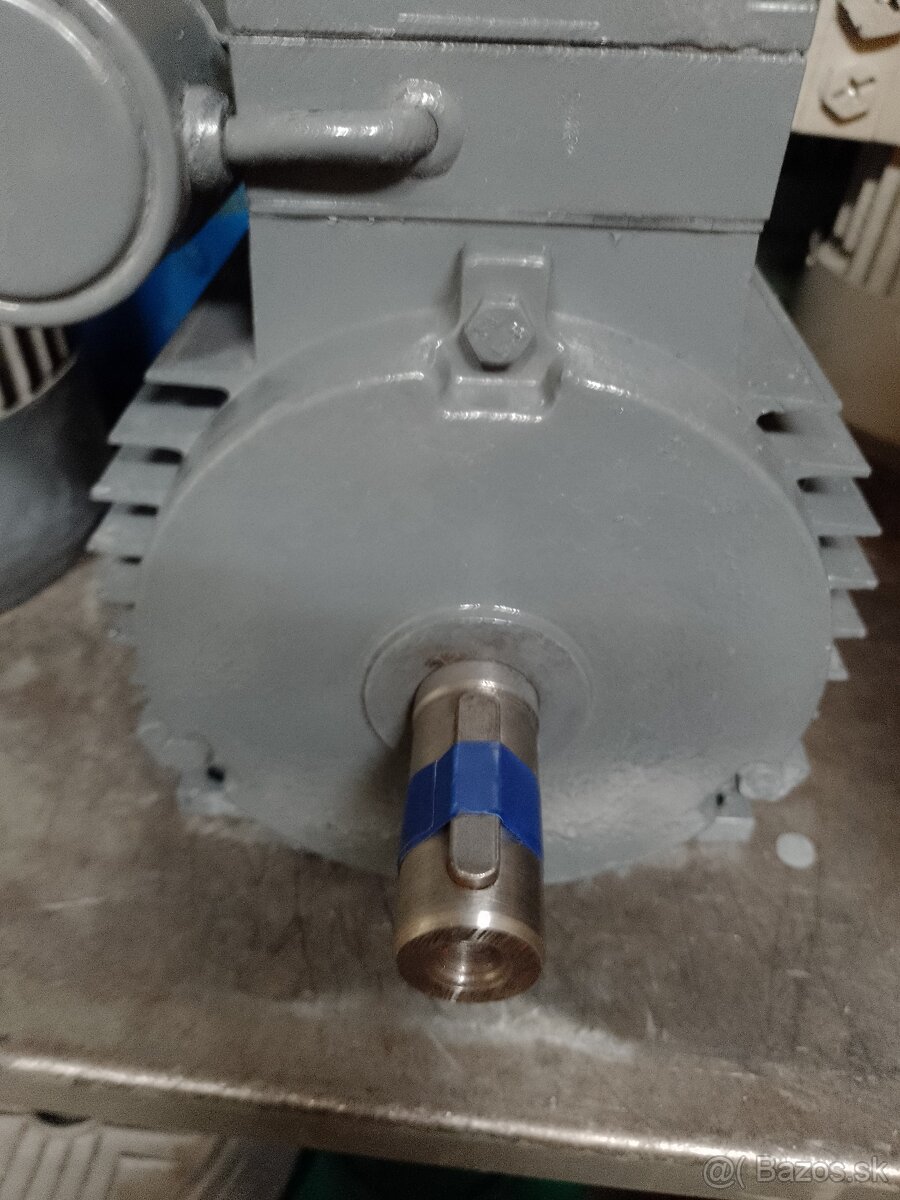 Predám nový elektromotor na 230 V.Rezervovany.
