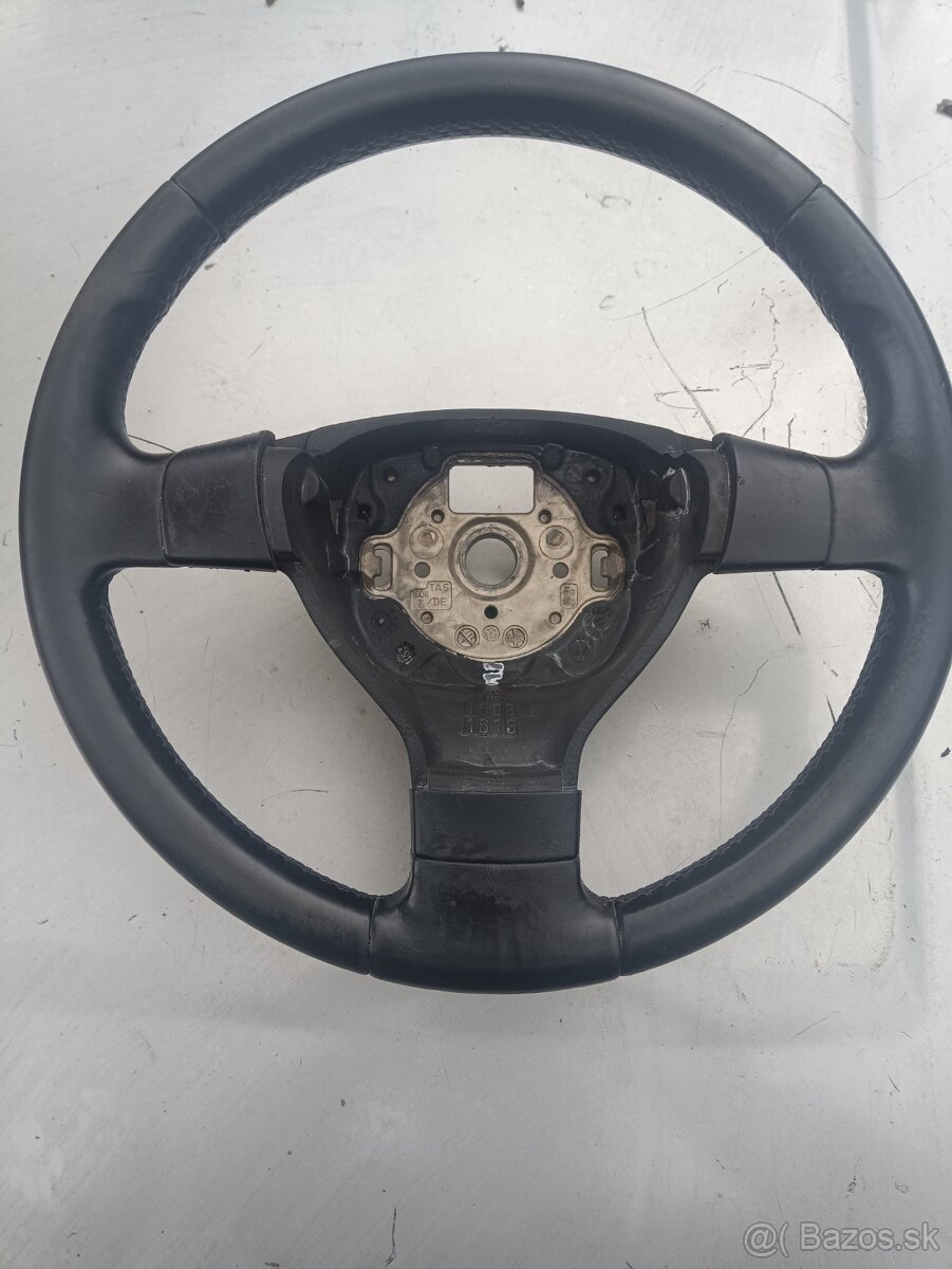 Predám kožený 3 ramenny volant vw Passat b6
