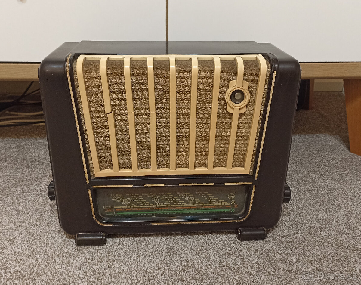Vzácné staré retro rádio Tesla 413U
