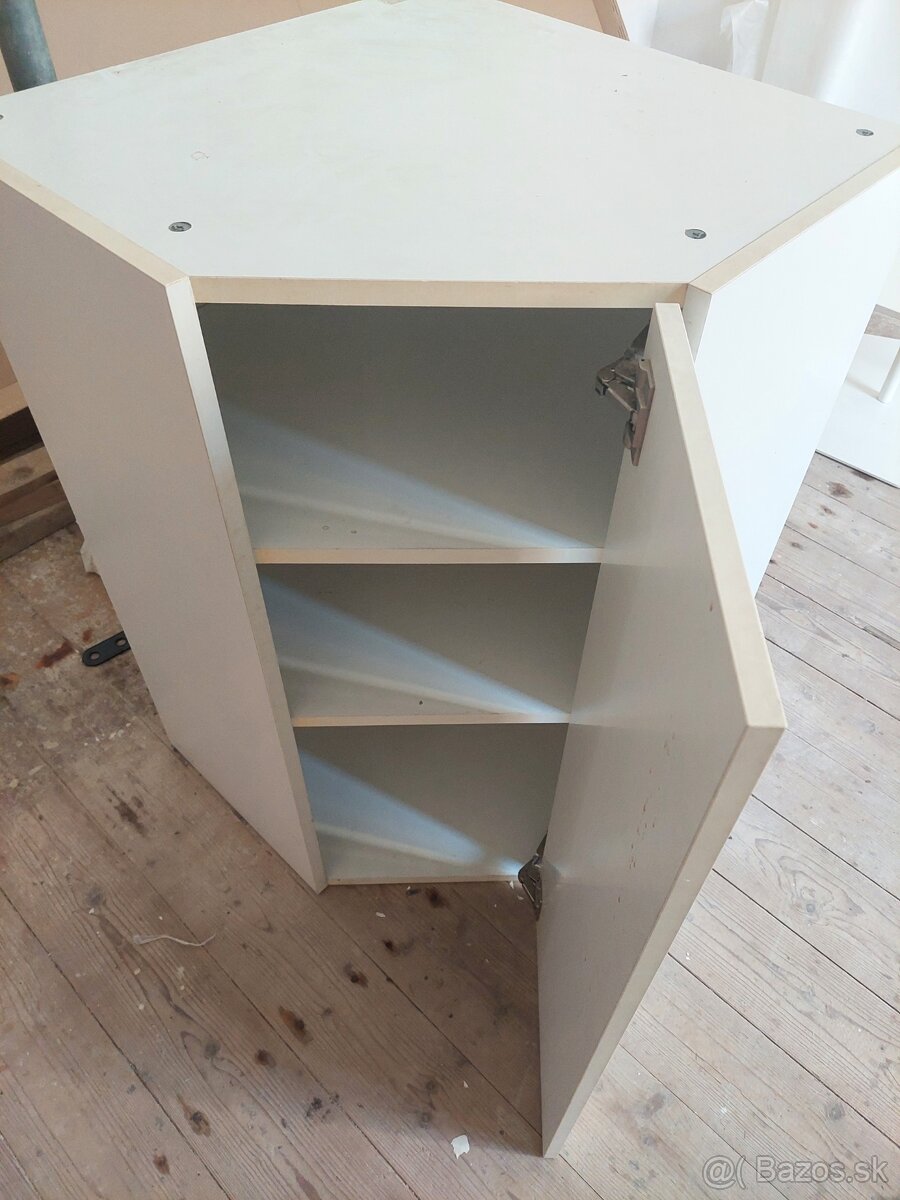 Rohova kuchynska skrinka Ikea