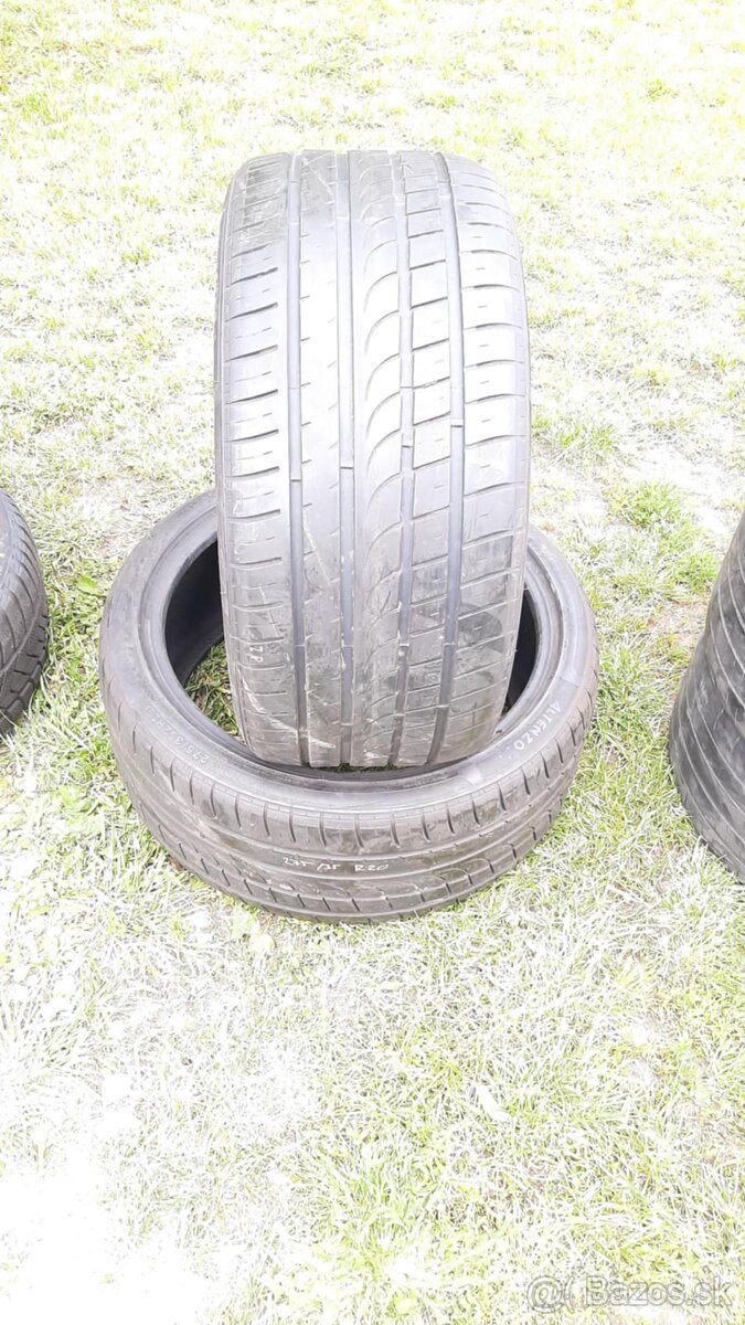 275/35R20. 102W. Letné