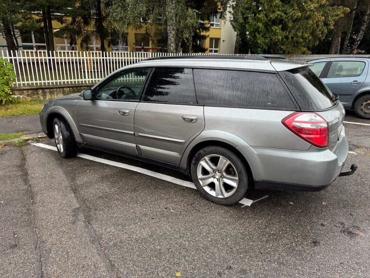 Subaru Outback 2.5 benzin + LPG 4x4 automat