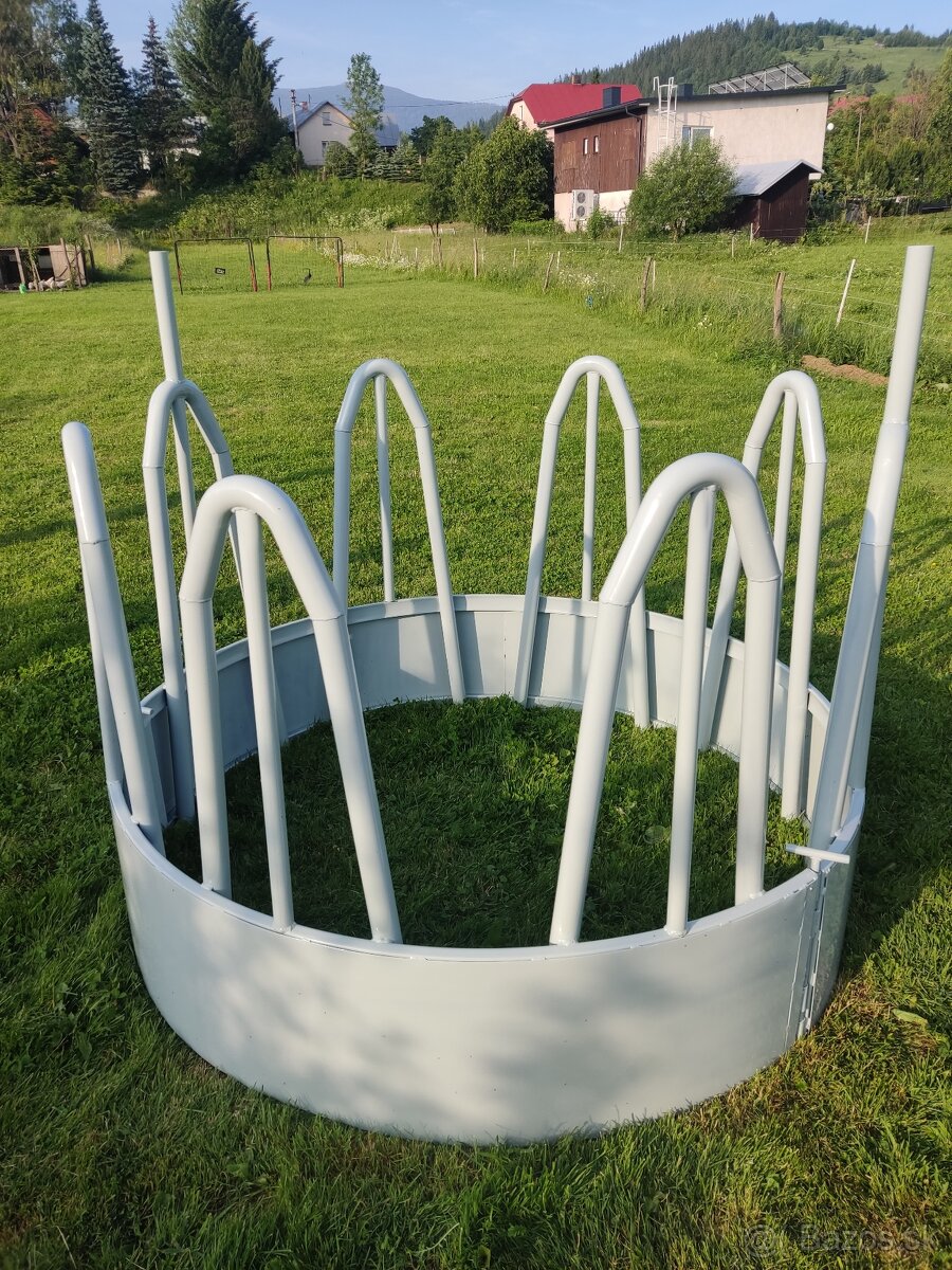 Krmelec pre hovädzí dobytok a kone