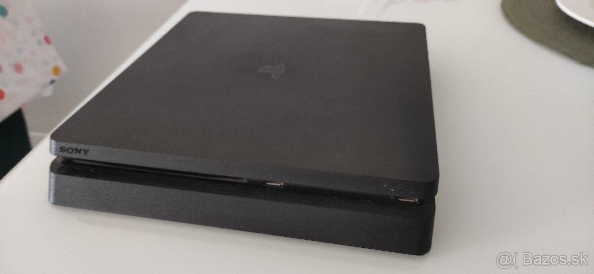 Play Station 4 slim 1TB