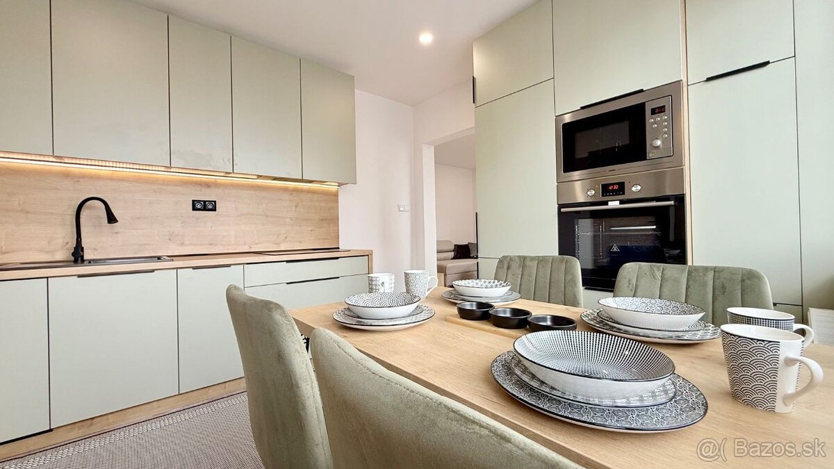 REZERVOVANÉ - KUZMÁNYHO - KARPATSKÁ 3 IZBOVÝ LUXUSNÝ MODERN