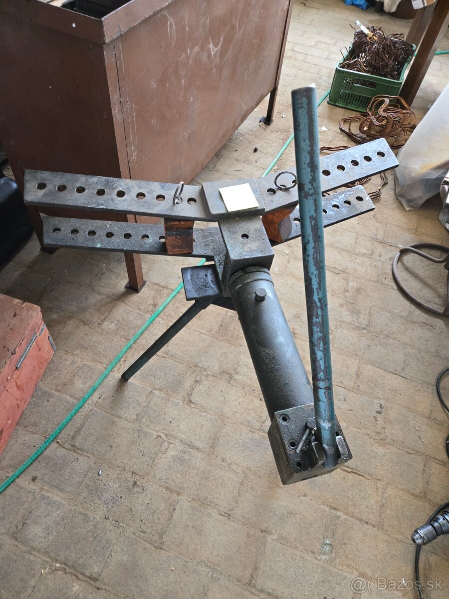 Hydraulická ohýbačka