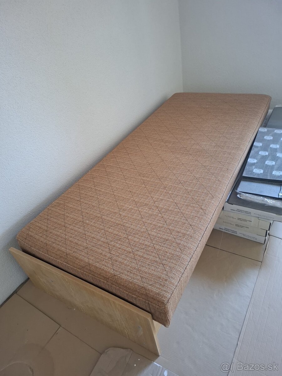 Posteľ
