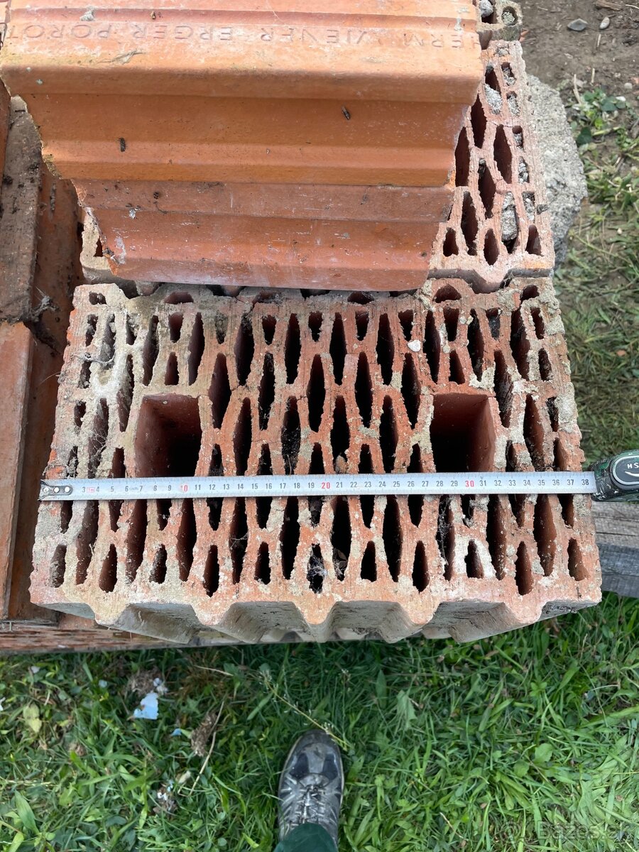 Predám tehly + betónové striešky