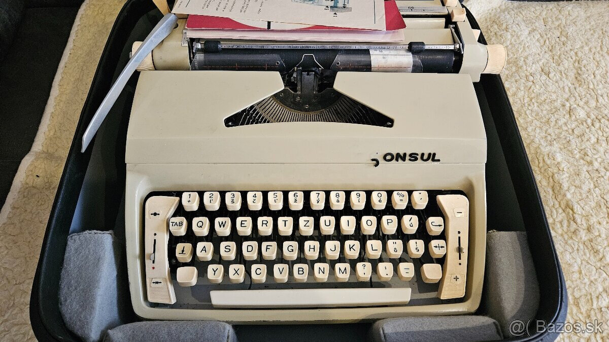 Písací stroj CONSUL v kufríku