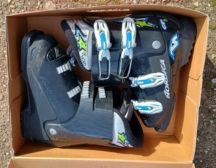 Predám detské lyžiarske topánky