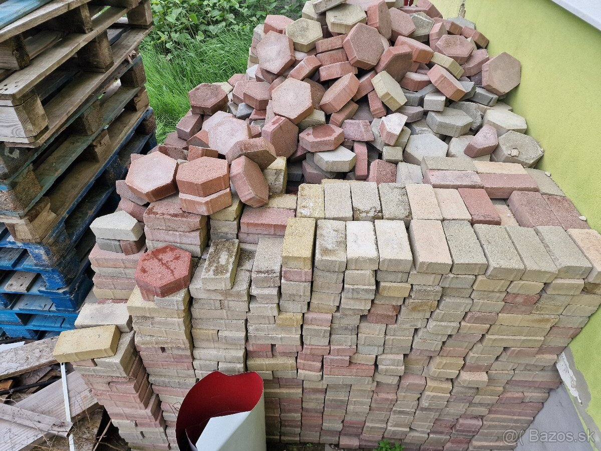 ZÁMKOVÁ DLAŽBA