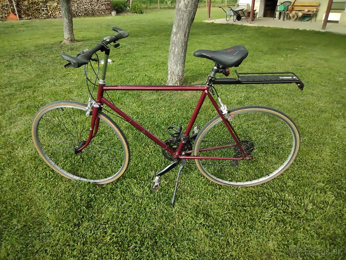 Cestný bicykel Favorit
