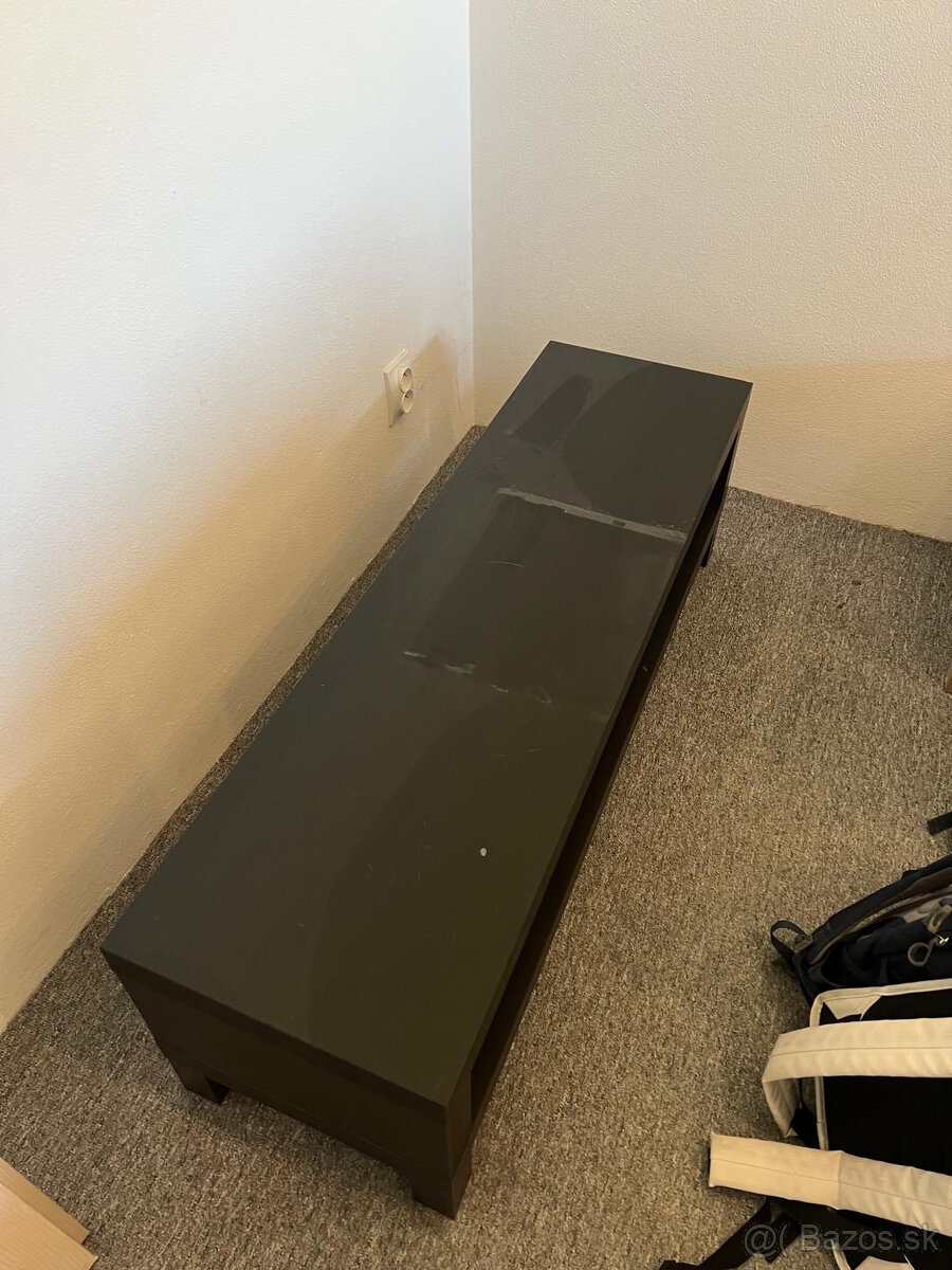 Stolík pre TV