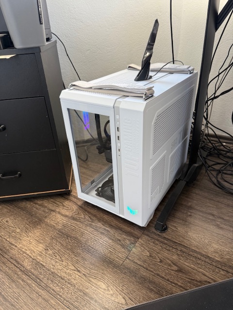 PC - Ryzen 7 9800X3D - RTX5070Ti - 4TB Ssd - 64Gb Ram