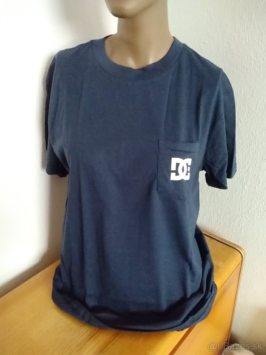 Modré značkové tričko zn. DC v.S (+tielko nové a tričko zada